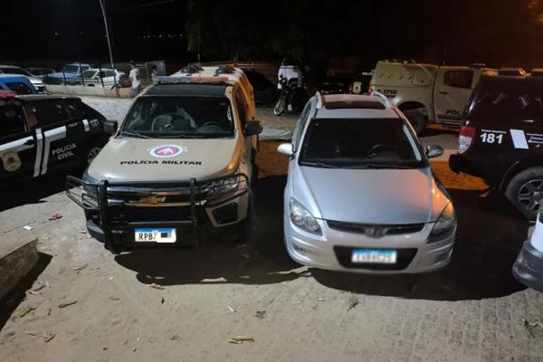 PM recupera carro roubado com placa clonada e prende homem em Urandi.