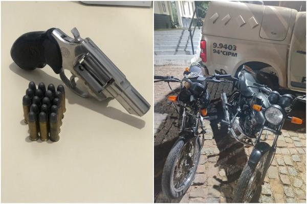 PM recupera motocicletas furtadas e apreende arma de fogo em Caetité.