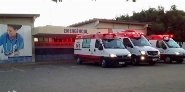 Motociclista é arremessada em coletor de entulho após colisão no centro de Guanambi.