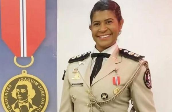Tenente-coronel Gilmara Coutinho assume comando do 17º BPM e faz história em Guanambi.