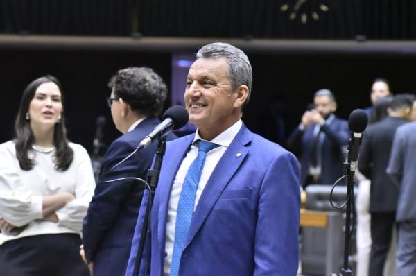 Aprovado projeto do Deputado Charles Fernandes sobre academias públicas com parque infantil.
