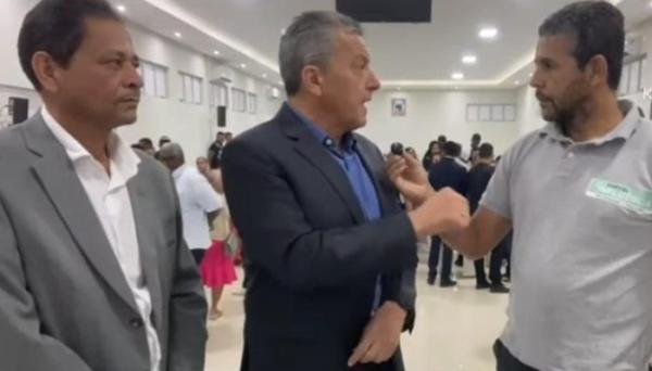 Deputado Charles Fernandes acusa prefeito de Guanambi de recusar emendas parlamentares destinadas ao município; assista.