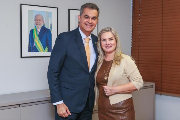 Ivana Bastos conquista novos investimentos na Seinfra para os municípios.