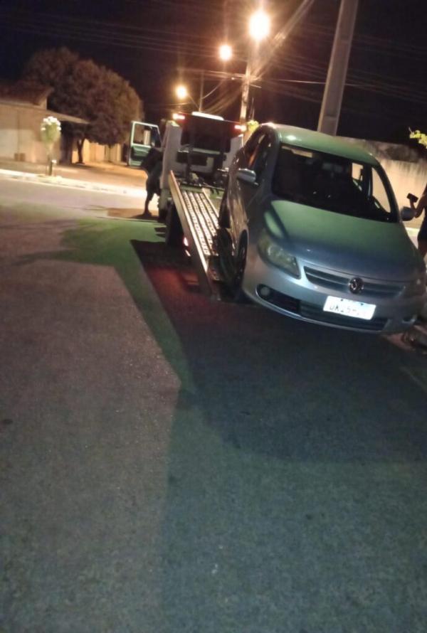Motorista é detido após fugir de abordagem e desacatar agentes de trânsito em Guanambi.