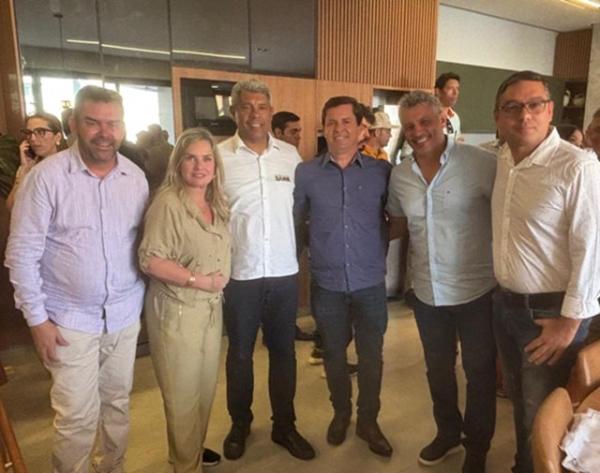 Prefeito de Igaporã e presidente do Consórcio de Saúde Alto Sertão participa de agenda com governador em Guanambi.