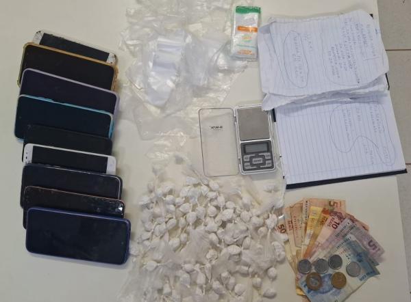 Trio suspeito de tráfico é preso em Tanque Novo.