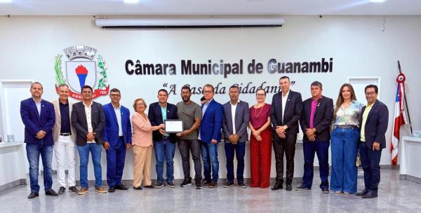 Câmara de Guanambi aprova crédito especial e recebe representante da Comunidade Surda.