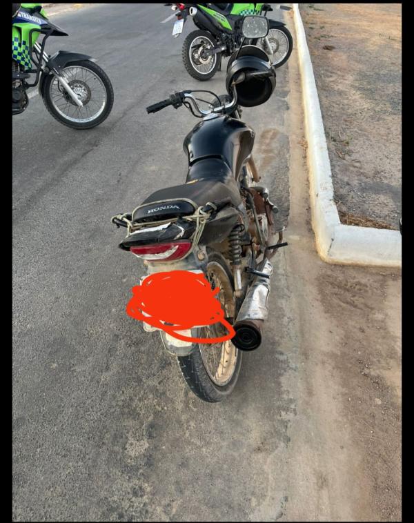 Condutor é flagrado dirigindo motocicleta embriagado e sem capacete no Jardim Europa II.