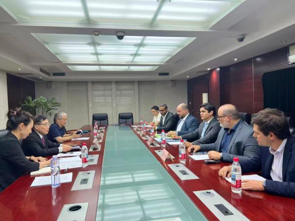 Deputado Vitor Bonfim participa de reunião na Federação Chinesa de Economia Industrial e busca novas parcerias para a Bahia.