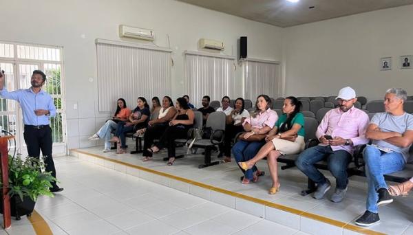 Iuiu fortalece rede de assistência social com oficinas de capacitação para profissionais do SUAS.