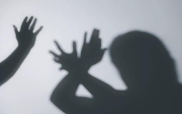 Adolescente de 13 anos sofre agressão física de colegas após saída de escola de Guanambi. Adolescente de 13 anos sofre agressão física de colegas após saída de escola de Guanambi.