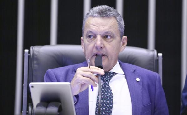 Deputado Charles Fernandes celebra criação da Frente Parlamentar em Defesa dos Vereadores e Câmaras Municipais.