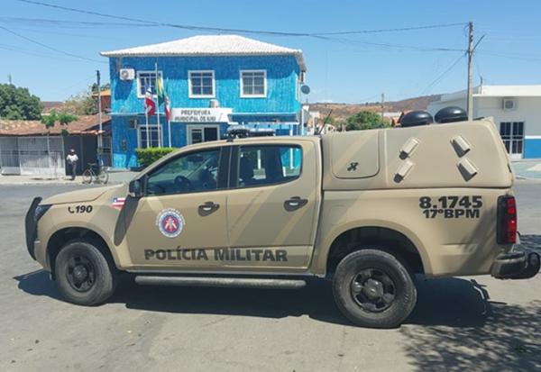 Homem é detido após agredir e ameaçar mãe idosa em Iuiu.