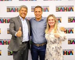 Moradores e prefeito de Malhada comemoram chegada histórica do asfalto em Canabrava.