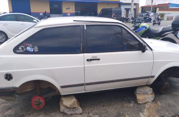 Polícia Militar localiza pneus furtados de carro próximo à rodoviária de Guanambi. Polícia Militar localiza pneus furtados de carro próximo à rodoviária de Guanambi.