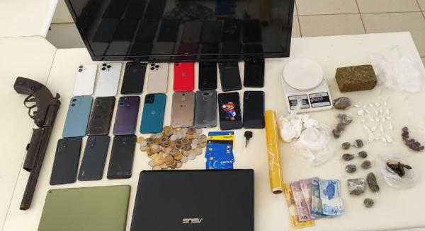 Polícia prende quatro por tráfico, posse ilegal de arma e receptação em operação em Caetité.
