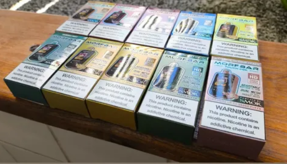 Polícia Rodoviária flagra transporte ilegal de cigarros eletrônicos em ônibus na BR-122, em Urandi. Polícia Rodoviária flagra transporte ilegal de cigarros eletrônicos em ônibus na BR-122, em Urandi.