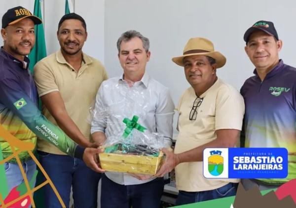 Prefeitura de Sebastião Laranjeiras reforça apoio à agricultura familiar em evento com produtores locais.