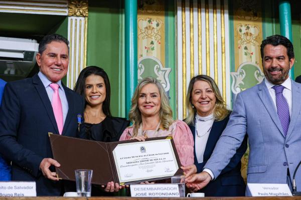 Presidente Ivana Bastos prestigia homenagem ao desembargador José Edivaldo Rotondano com a Medalha Thomé de Souza. Presidente Ivana Bastos prestigia homenagem ao desembargador José Edivaldo Rotondano com a Medalha Thomé de Souza.