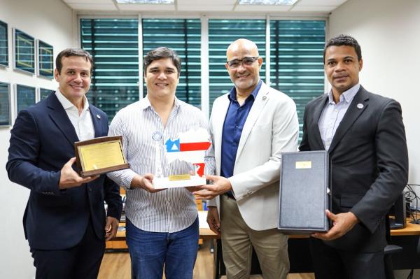 Vitor Bonfim lidera ranking da SSP e garante caminhão inteligente para reforçar a segurança no Sudoeste da Bahia. Vitor Bonfim lidera ranking da SSP e garante caminhão inteligente para reforçar a segurança no Sudoeste da Bahia.