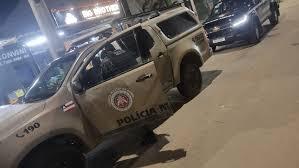 Homem de 36 anos tenta agredir companheira de 18, e ameaça colocar fogo na casa.