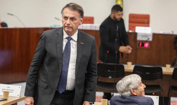 Justiça mantém prisão preventiva de Bolsonaro após audiência de custódia.
