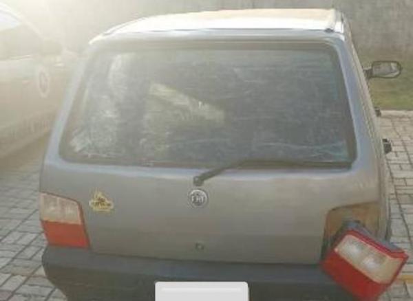 Motorista sem habilitação e sob efeito de álcool colide em viatura policial em Iuiu.