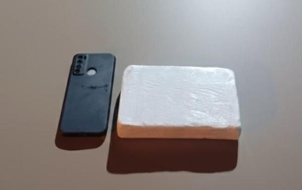 Mulher é presa com cerca de 1 kg de cocaína em em Licínio de Almeida.