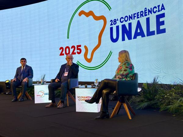 Presidente Ivana Bastos destaca defesa do pacto federativo no segundo dia da 28ª Conferência da Unale.