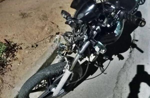 Acidente entre moto e carro deixa motociclista ferido no bairro Paraíso, em Guanambi.