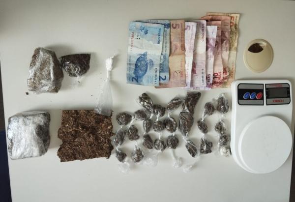 Adolescente de 16 anos é apreendido por suspeita de tráfico de drogas em Carinhanha.