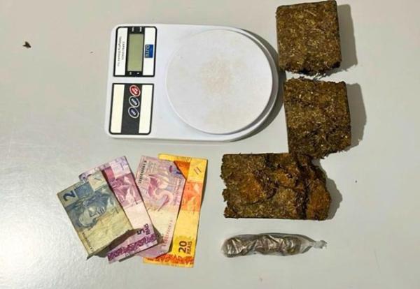 Homem é detido com maconha e materiais ligados ao tráfico em Riacho de Santana.