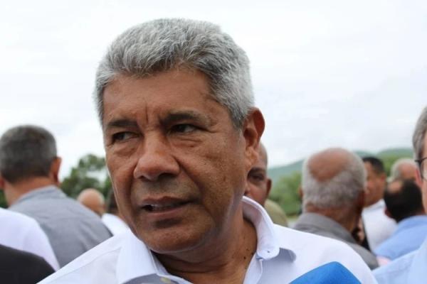 Jerônimo Rodrigues cumpre agenda em Caetité com inaugurações e anúncios na área da saúde.