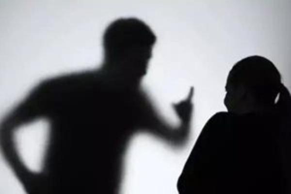 Mulher denuncia agressão do ex-companheiro após episódio de ciúmes em Guanambi.