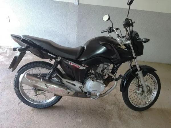 PM recupera motocicleta furtada em área de matagal em Palmas de Monte Alto.