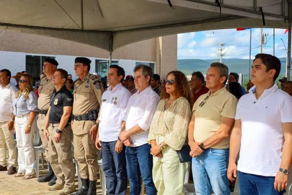 Deputado Charles Fernandes participa de inaugurações e reforça parceria com Sebastião Laranjeiras.