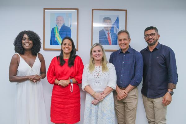 Ivana Bastos anuncia mais de R$ 14 milhões para modernização de Colégio Estadual Luiz Viana Filho e fortalecimento da cultura em Guanambi.