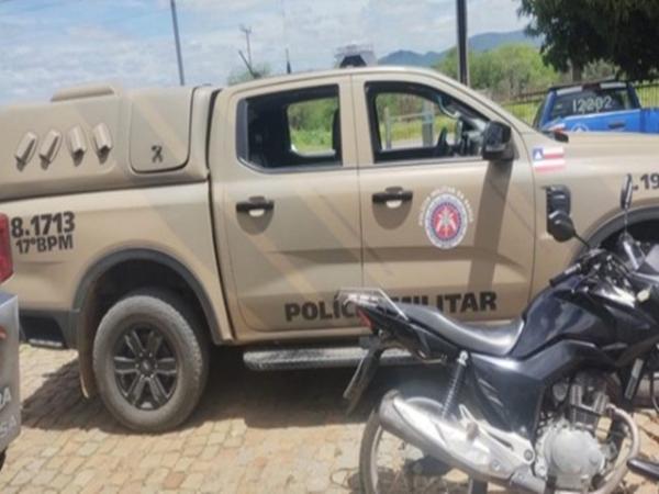 Motocicleta com registro de roubo/furto é recuperada no bairro Gurungas, em Guanambi.