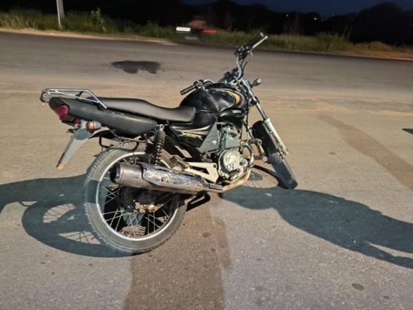 Polícia Rodoviária apreende motocicleta com sinais de adulteração em Guanambi.