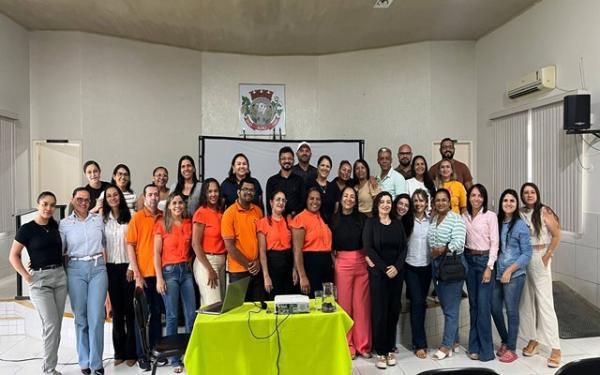 Prefeitura de Iuiu fortalece políticas sociais com reuniões de avaliação e planejamento para 2026.