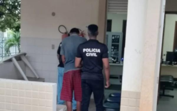 Suspeito de tentativa de feminicídio em Caetité é preso ao se apresentar na delegacia.