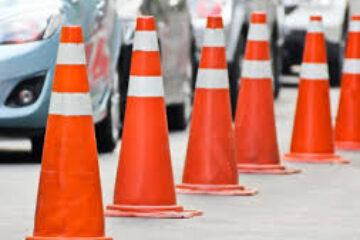 Carro e moto colidem no Centro de Guanambi sem causar feridos.