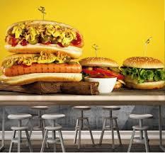 Dupla é levada à delegacia após furto a hamburgueria no centro de Guanambi.