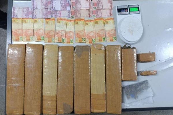 Jovem de 18 anos é detido com grande quantidade de maconha no centro de Guanambi.