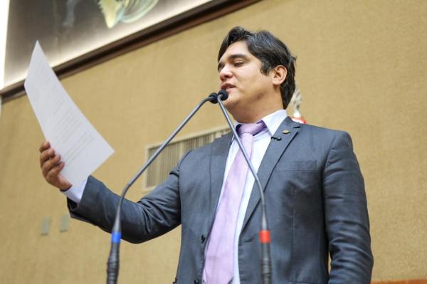 Lei garante devolução da taxa de matrícula no ensino superior privado na Bahia.