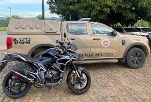 Motocicleta com sinais de adulteração e registro de furto é apreendida em Guanambi.