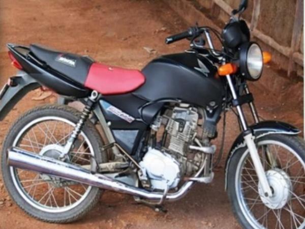Motocicleta de funcionário da prefeitura é furtada em estacionamento do antigo CETEP.