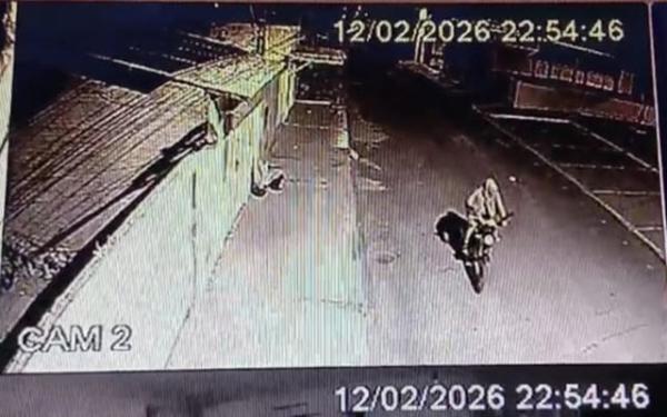 Motocicleta é levada da porta de casa no bairro São Sebastião.
