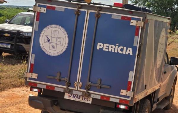 Idoso é encontrado sem vida em área de depósito no bairro Deus Dará, em Guanambi.