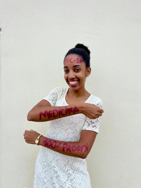 Jovem da zona rural de Sebastião Laranjeiras é aprovada em Medicina na PUC-SP.